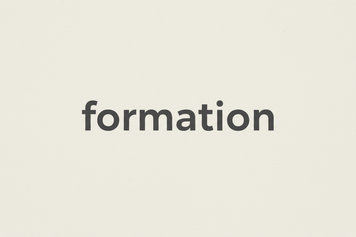 écris formation simple sur un fond neutre 